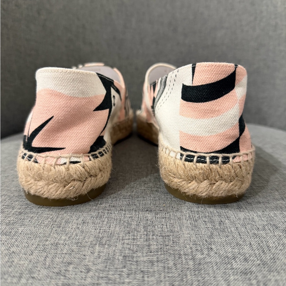CHANEL Espadrilles - Black, Cream, and Pink Star Design - Picture 6 of 9